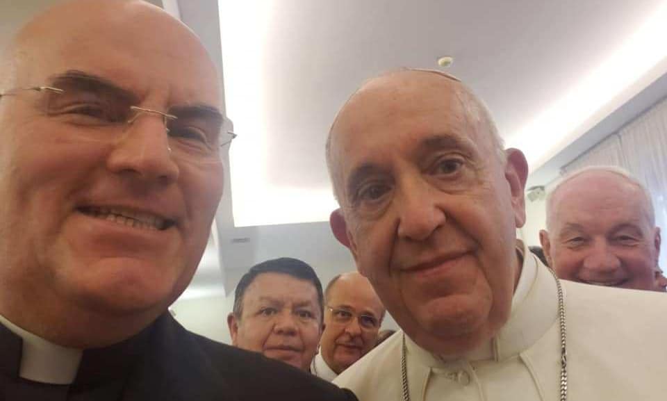 Obispo le regala café tico al Papa. “el mejor del mundo”, dice pontífice
