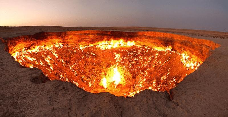 Video: conozca «la puerta del infierno» desde el aire, un cráter que lleva 50 años de arder