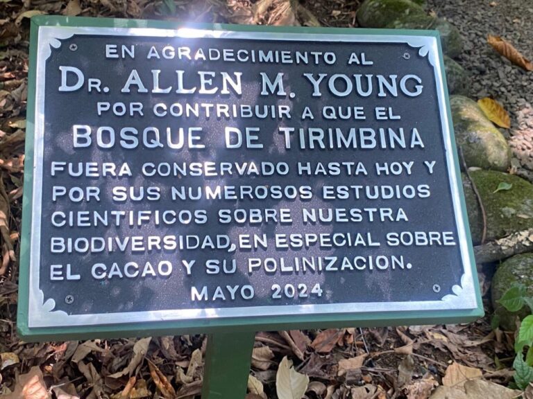 Develan Placa En Honor A Pionero De Reserva Tirimbina De Saratapiquí 